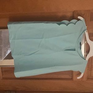 Scalloped sleeve top great for work